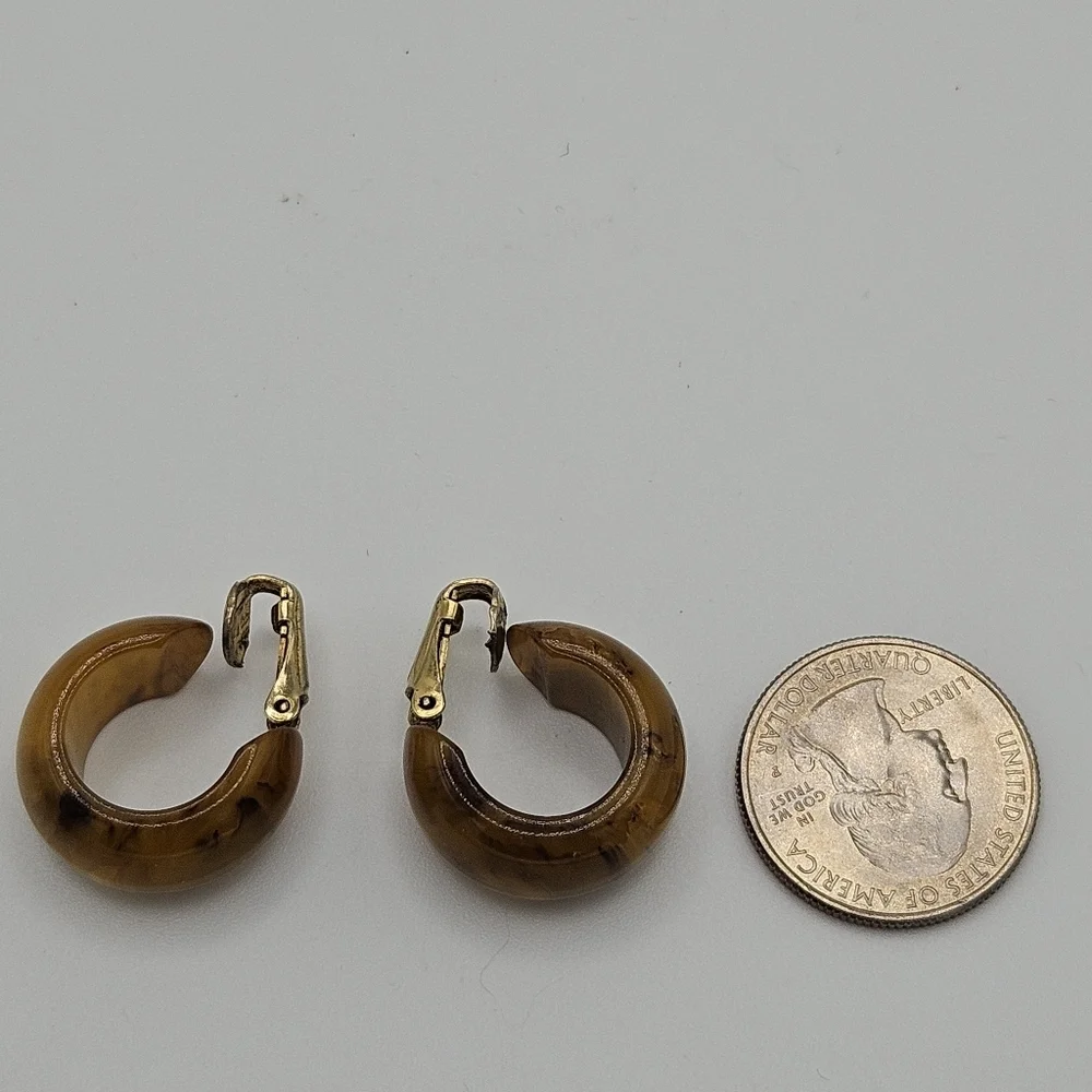vintage marbled amber colored hoop clip earrings